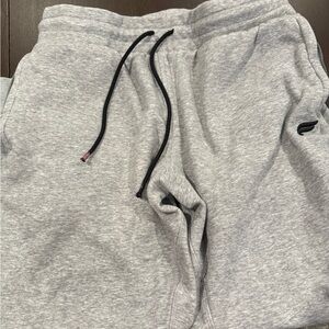 Fabletics L Gray Men's Shorts